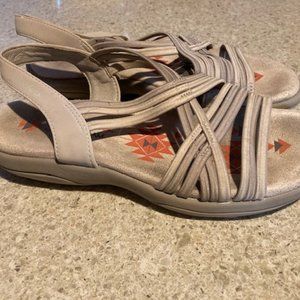 Skechers SKECHERS Reggae Slim - Simply Stretch Natural/Taupe 7 B (M)